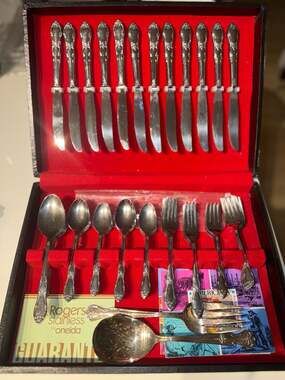 Wm. A. Rogers Stainless By Oneida 76-Piece Flatware Set Box